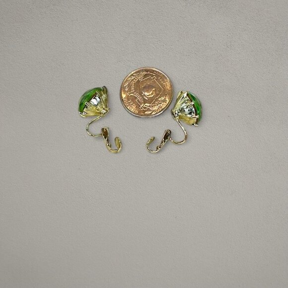 Vintage Earrings Green Round Clip-Ons - Picture 3 of 5